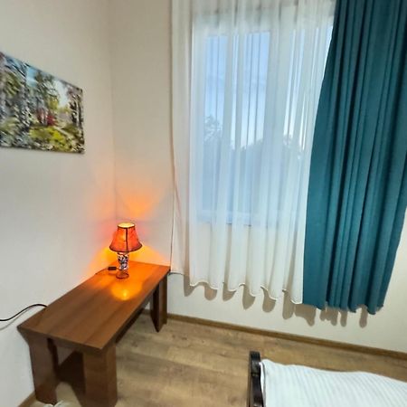 Odo'S Guest House Мартвили Экстерьер фото